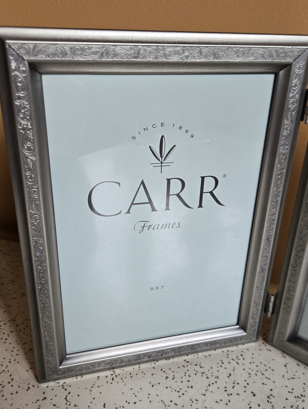 CARR Double 5x7 Picture Frame in Silver with Intrique Border Detail Vintage - Picture 3 of 7